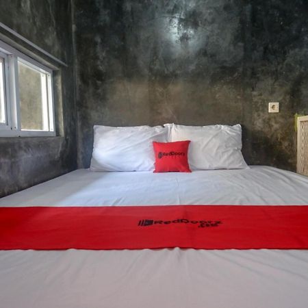 RedDoorz near Jumbo Mall Sragen Exterior foto