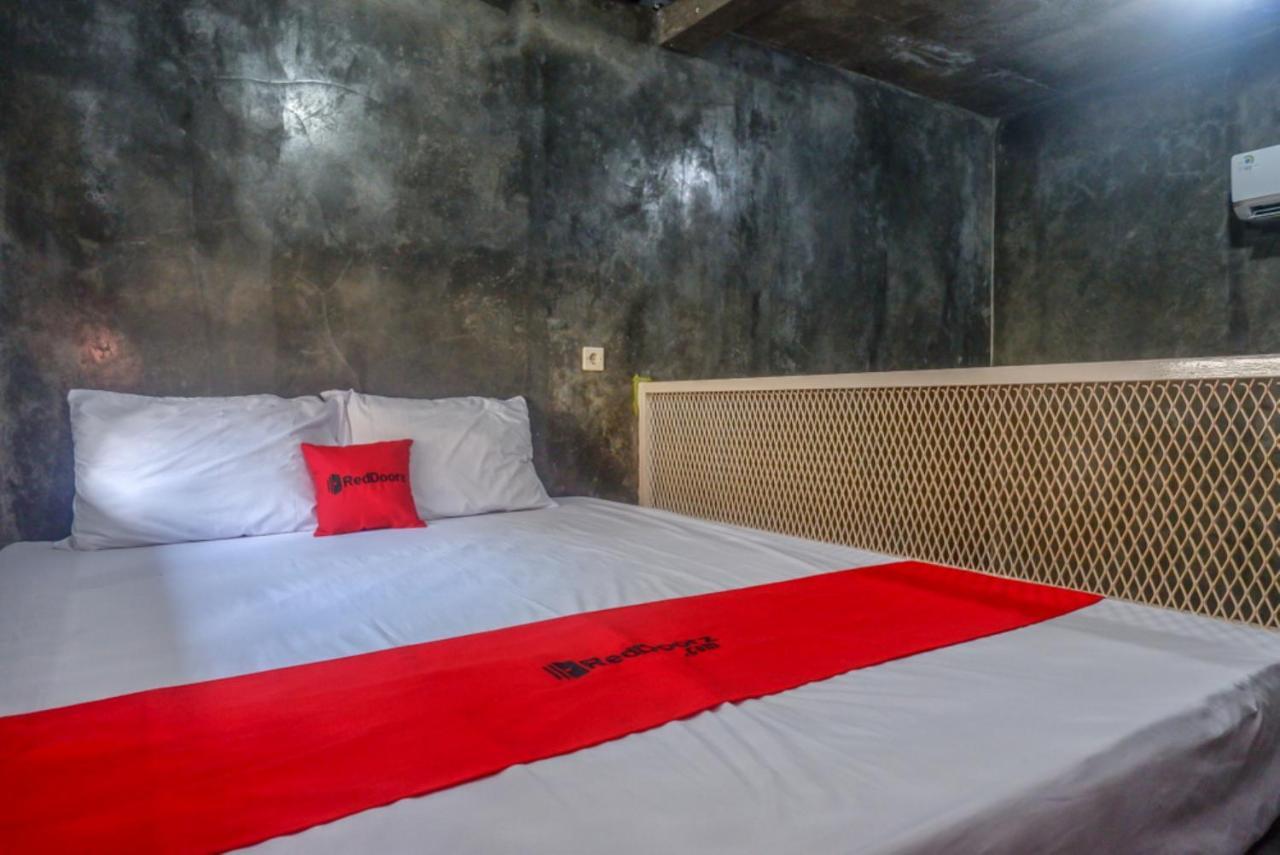 RedDoorz near Jumbo Mall Sragen Exterior foto