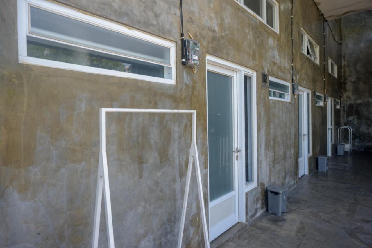 RedDoorz near Jumbo Mall Sragen Exterior foto