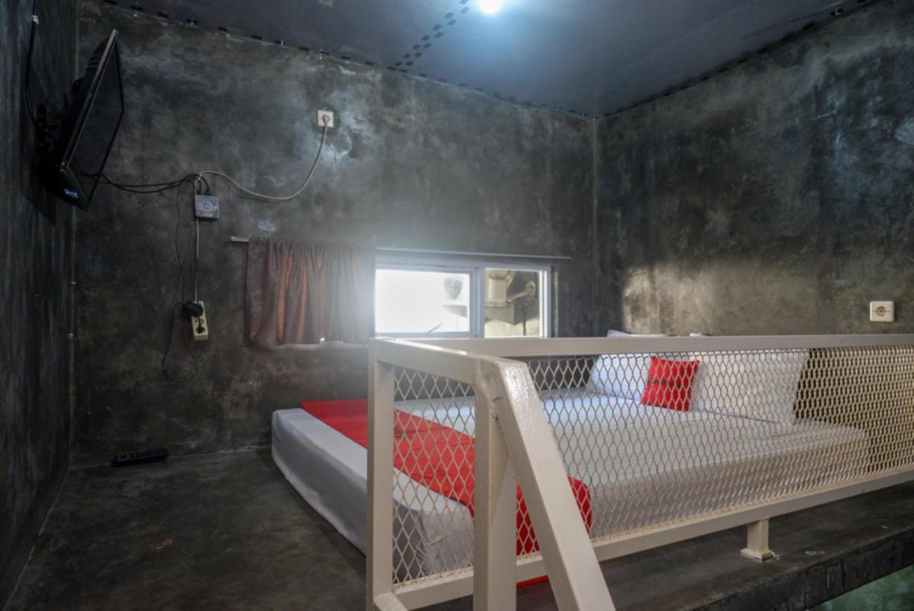 RedDoorz near Jumbo Mall Sragen Exterior foto