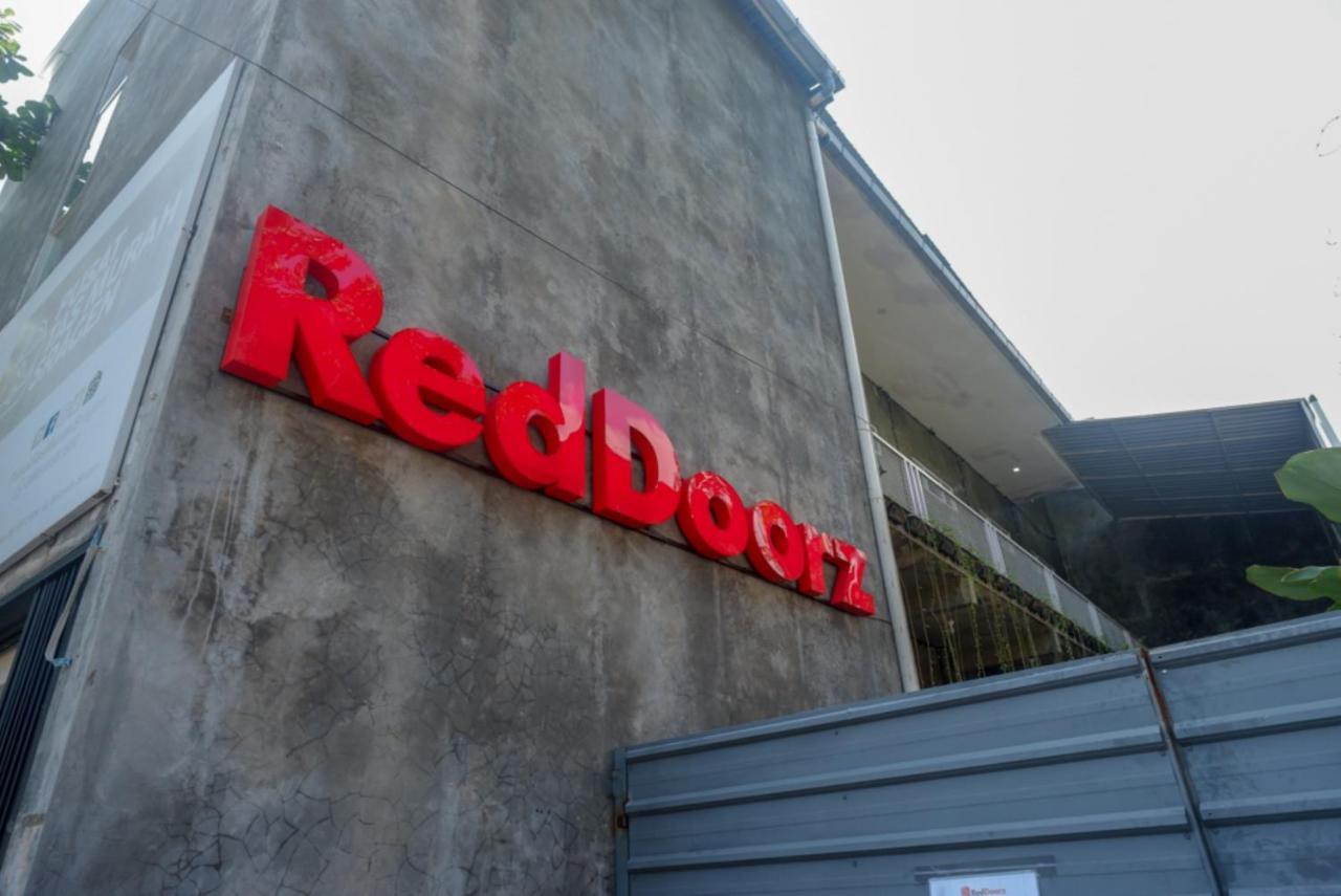 RedDoorz near Jumbo Mall Sragen Exterior foto
